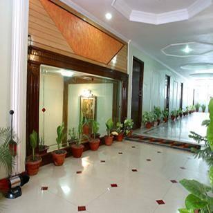 קאנפור Hotel Mandakini Palace מראה חיצוני תמונה